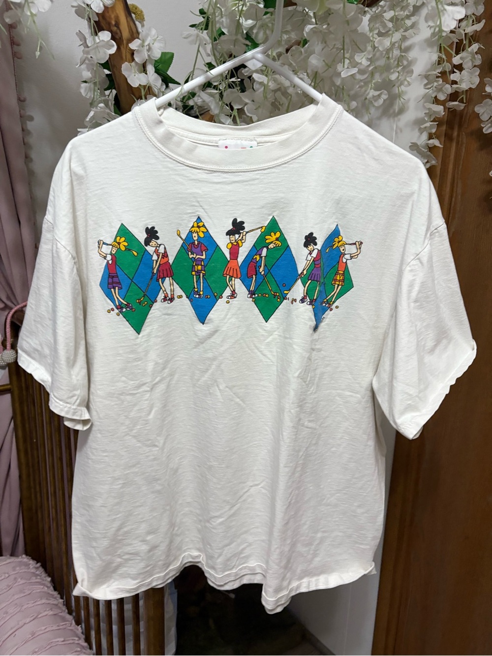 Vintage Juli White Short Sleeve Tee with Colorful Golf Graphic ⛳️